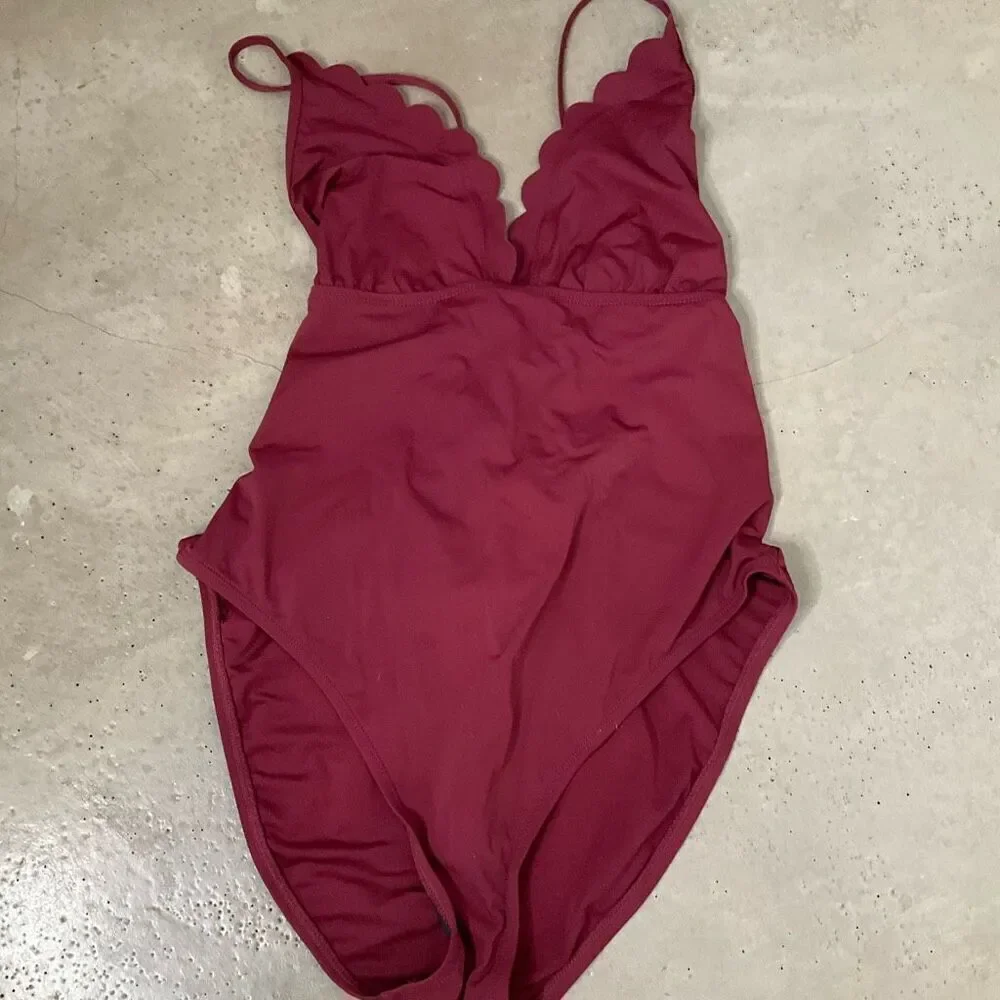 La Blanca Scallop Onepiece Swimsuit